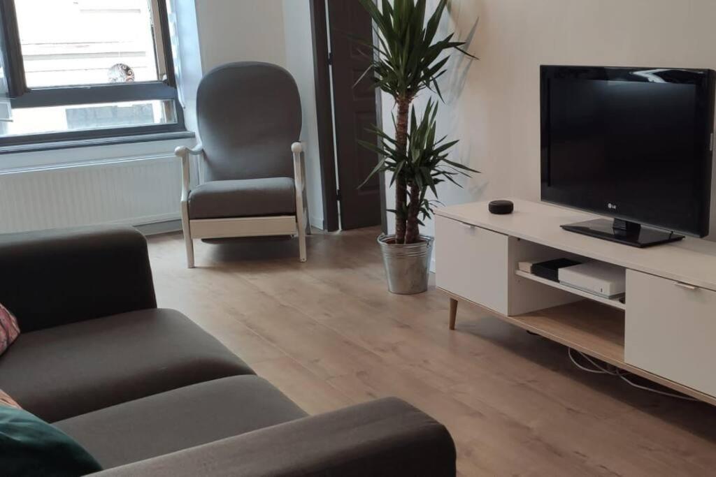Appartement Logement 5 Personnes Proche Cv Et Parking Prive à Saint-Etienne  Extérieur photo